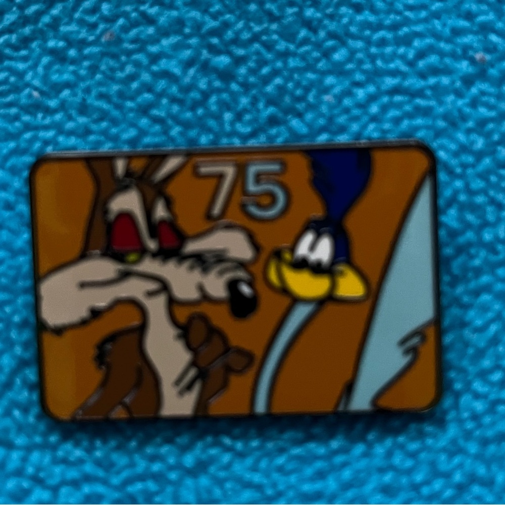 LOONEY TUNES 75th ANNIVERSARY LIMITED EDITION METAL ENAMEL PIN
